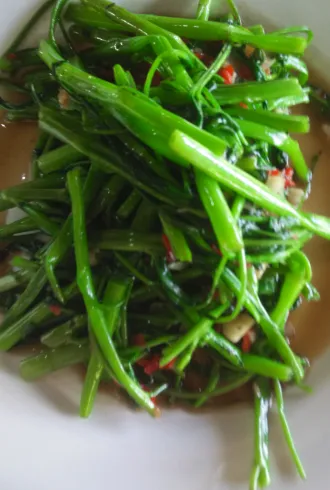 Garlic Stir-Fried Water Spinach – Chef Tan