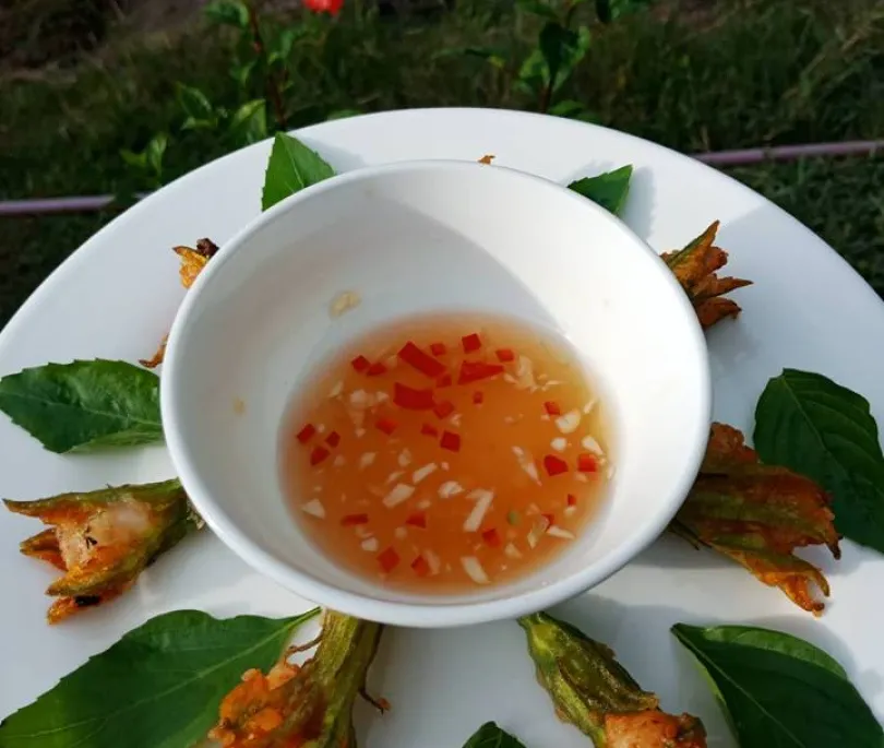 Pumpkin flower stuffed with Prawn