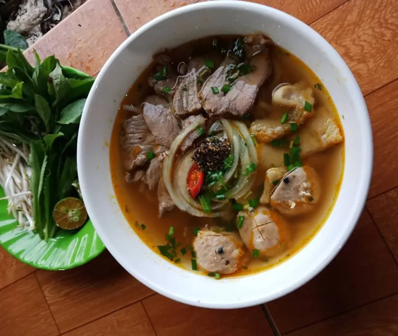 Combination Spicy beef Noodle Soup