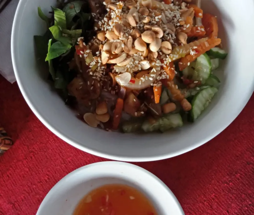 Stir fry Chicken with Chilli ,Lemongrass on Fresh Rice Noodle