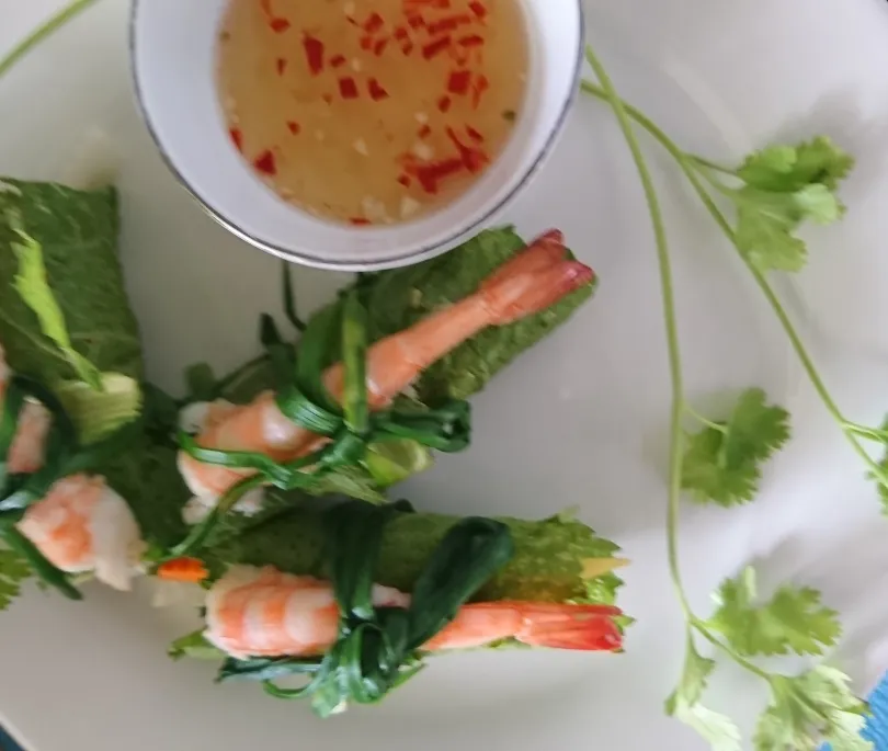 Mustard Leaves Rolled with Prawn