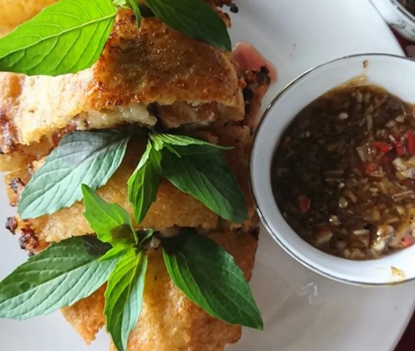 Crispy Sticky rice stuffed with Roasted chicken Dui Ga Bo Xoi