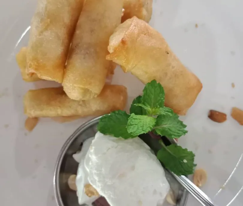 Mango Spring roll with Coconut Cream