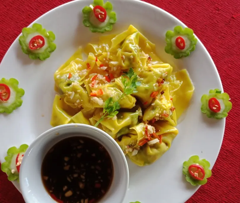 Steam Wonton with Vegetables and Garlic sauce
