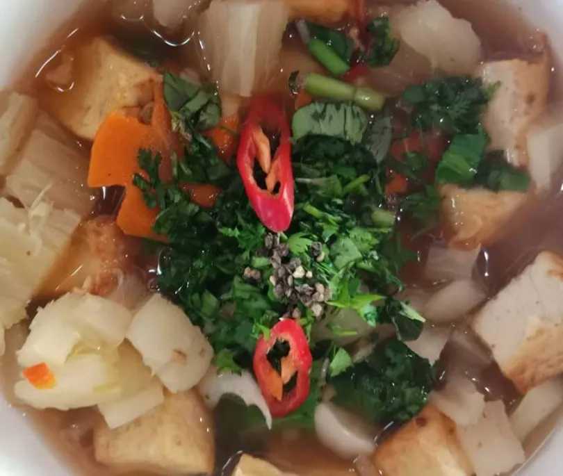 Tapioca , tofu , vegetables on rice noodle soup
