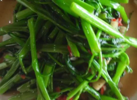 Garlic Stir-Fried Water Spinach – Chef Tan