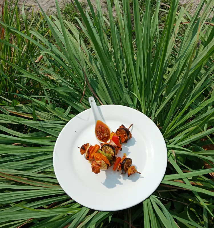 Rau củ quả thịt chay xiên que sốt sate