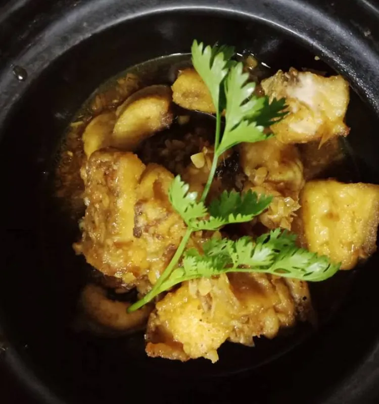 Stew Fish in Claypot