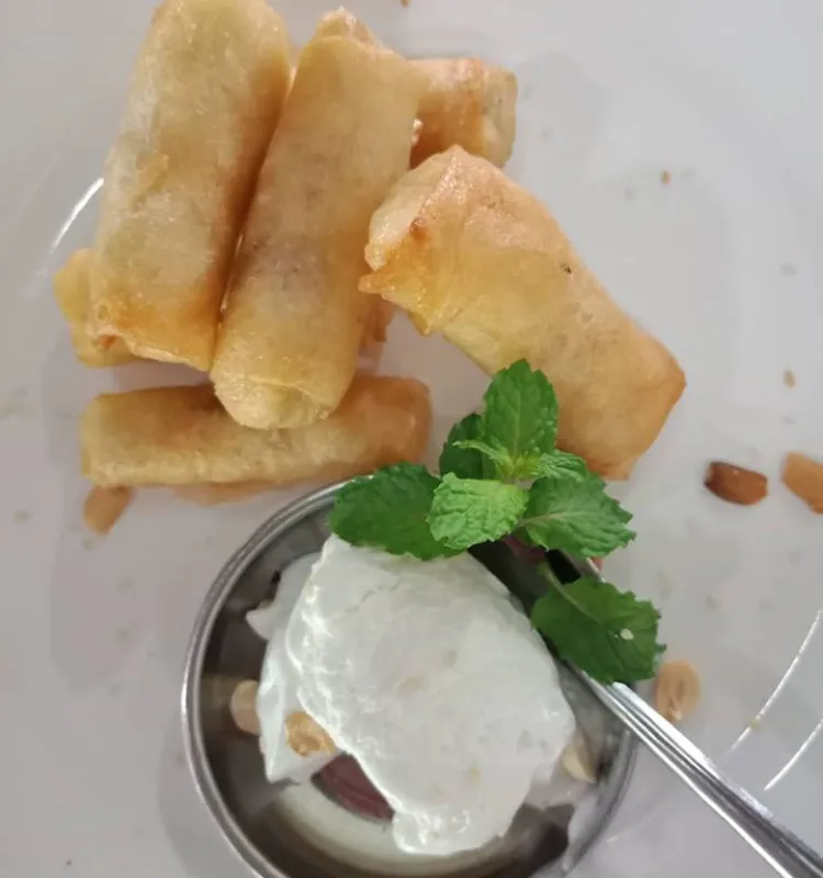 Banana Spring roll with coconut cream