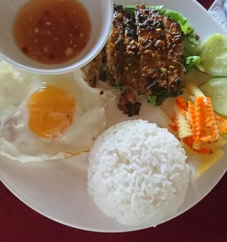 BBQ Pork Chop with Broken Rice and Egg ,