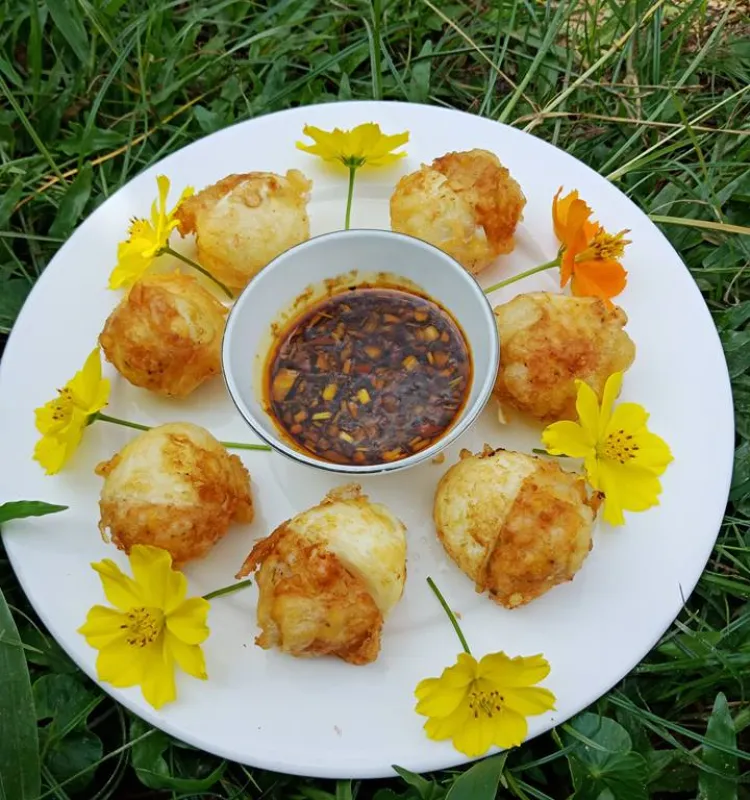 Egg stuffed with Prawn serve special Sauce