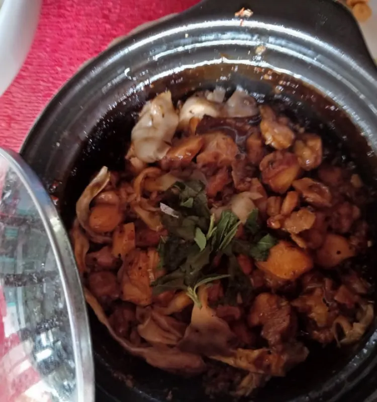 Stew Chicken/fish  in Claypot