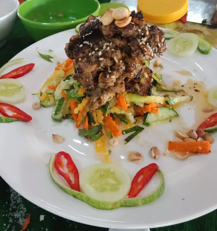 Combination Salad with BBQ chicken Goi Thit Nuong