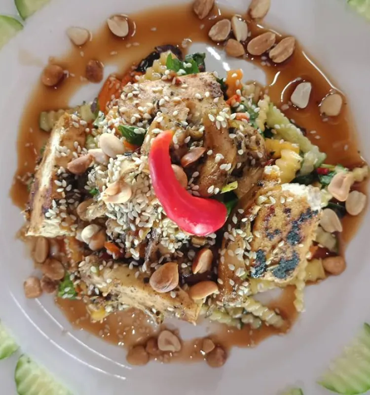 Papaya Salad with BBQ Tofu and Mushroom
