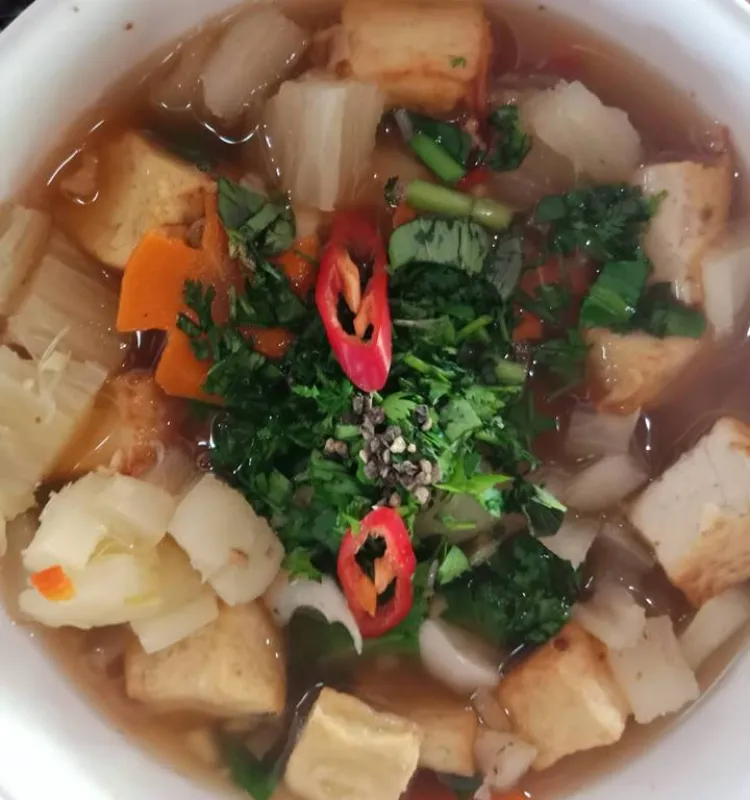 Tapioca , tofu , vegetables on rice noodle soup