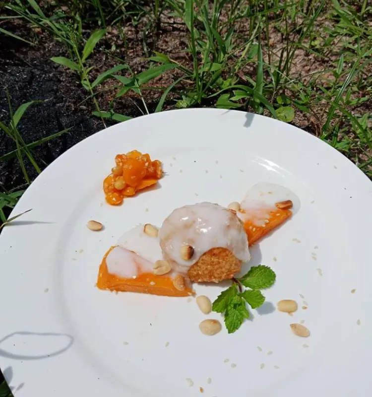 Mango Sticky rice with Coconut Milk